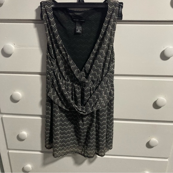 New York And Co Sleeveless Zig Zag Pattern Black White Stretch Top Size M. - Picture 4 of 7